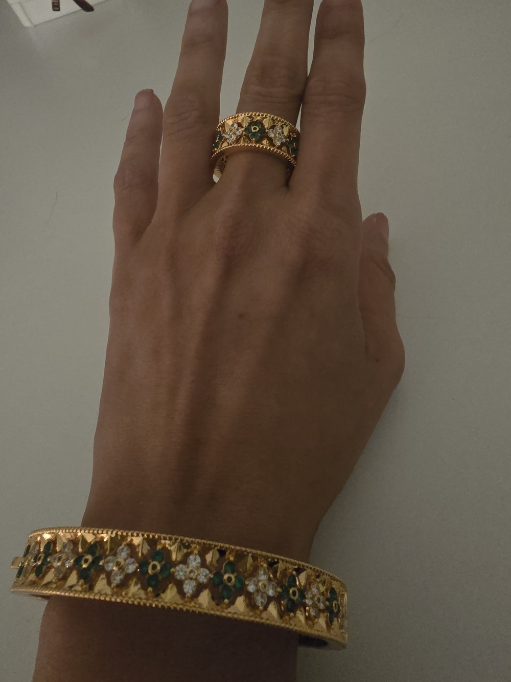 22kgp Dubai Jewelry Gold Tone Floral Green Enamel Ring and Bangle Set